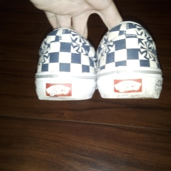 Vans x Independent checkered slip ons - Picture 2 of 3